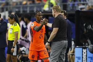 范霍伊东克:科曼的换人匪夷所思,比赛还剩那么多时间就主动退守