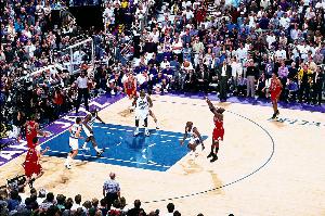 1998年的今天:乔丹抢断马龙&世纪跳投 公牛4-2爵士夺第2个三连冠