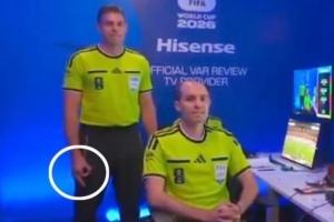 电讯报:世界杯VAR裁判做出疑似种族主义手势,FIFA已展开调查